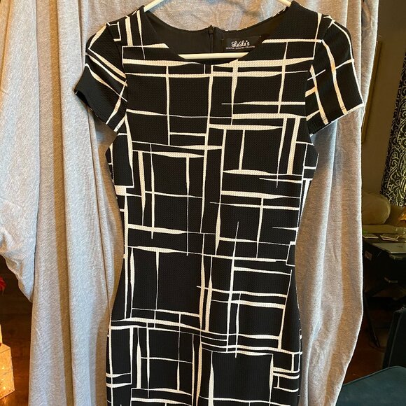 Lulus Dresses & Skirts - Lulus Black and Ivory Print Midi Dress Sz SMALL